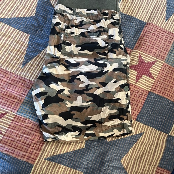 Camo shorts - Picture 2 of 5